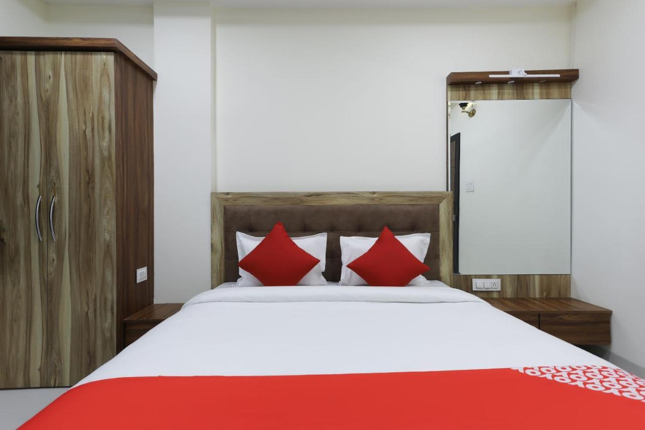 Oyo 60577 Sukhmani Residency Hotell Indore Exteriör bild