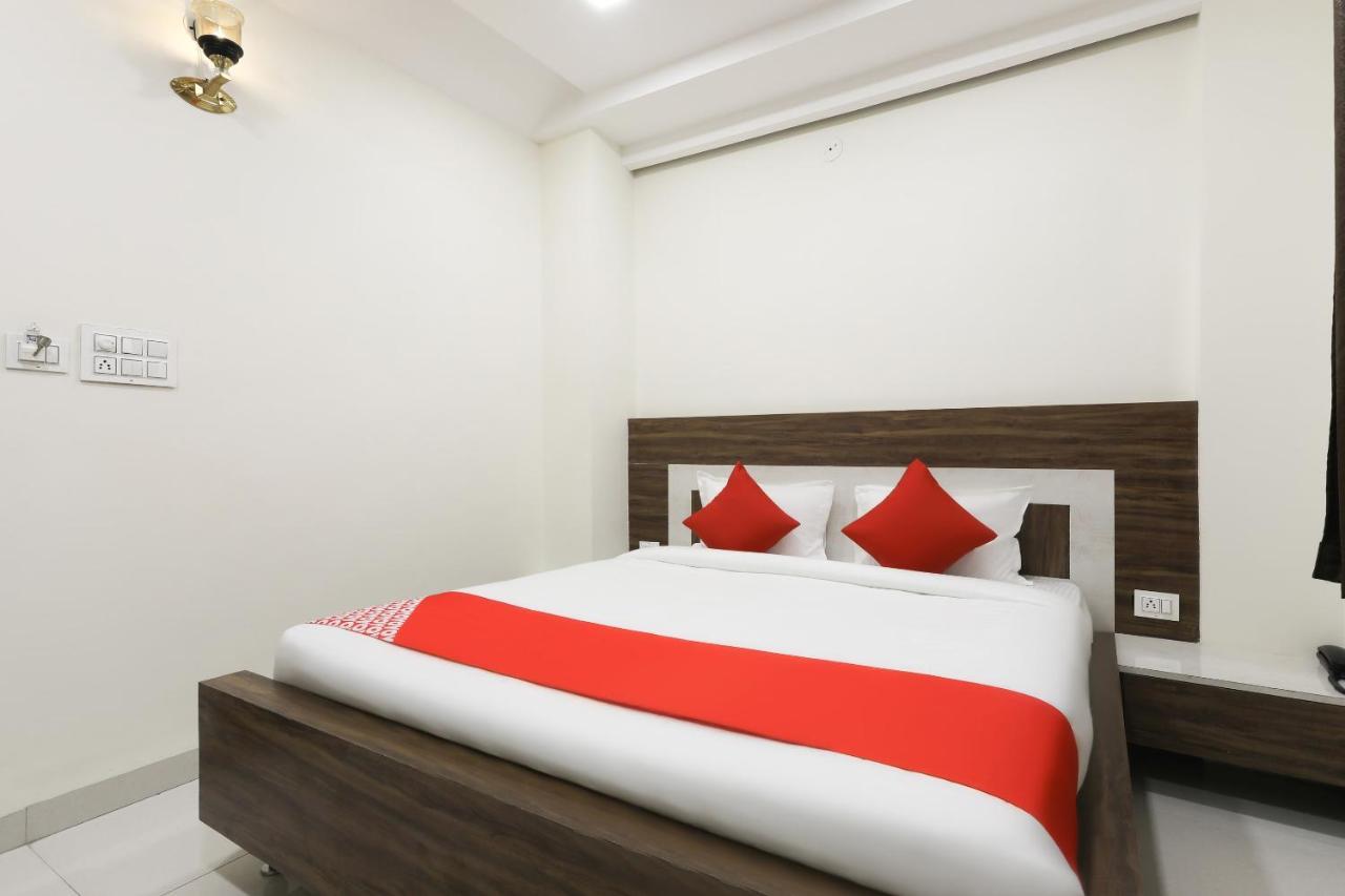 Oyo 60577 Sukhmani Residency Hotell Indore Exteriör bild