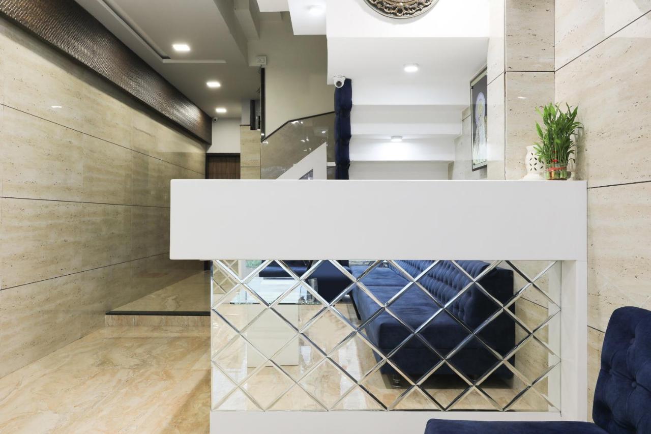 Oyo 60577 Sukhmani Residency Hotell Indore Exteriör bild