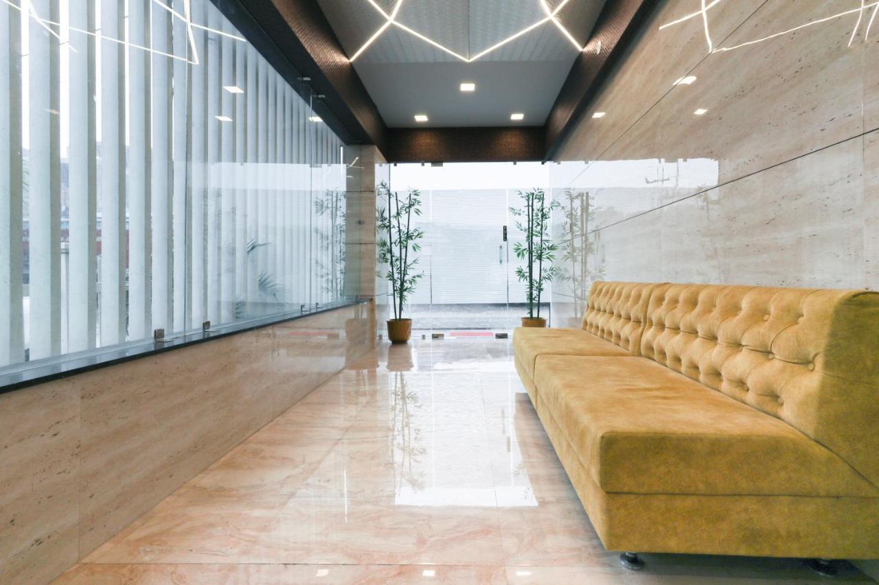 Oyo 60577 Sukhmani Residency Hotell Indore Exteriör bild