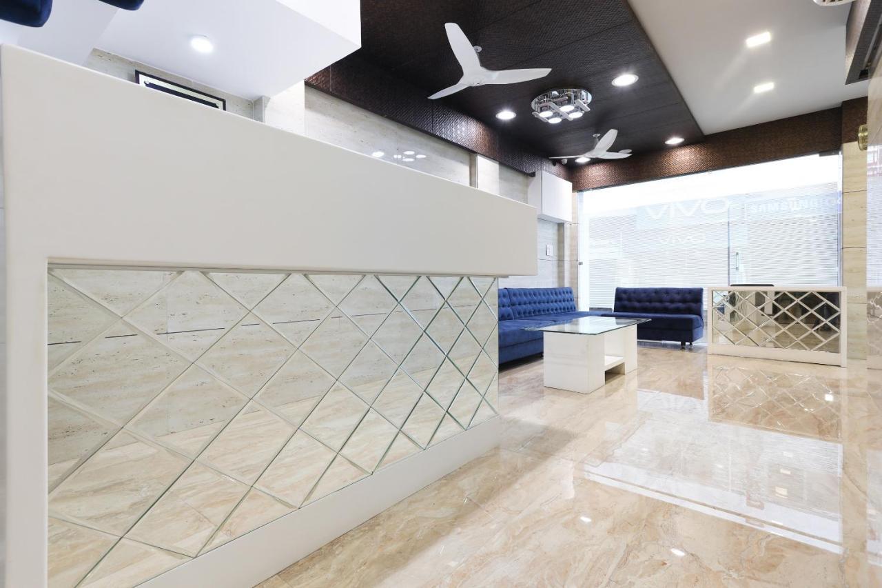 Oyo 60577 Sukhmani Residency Hotell Indore Exteriör bild