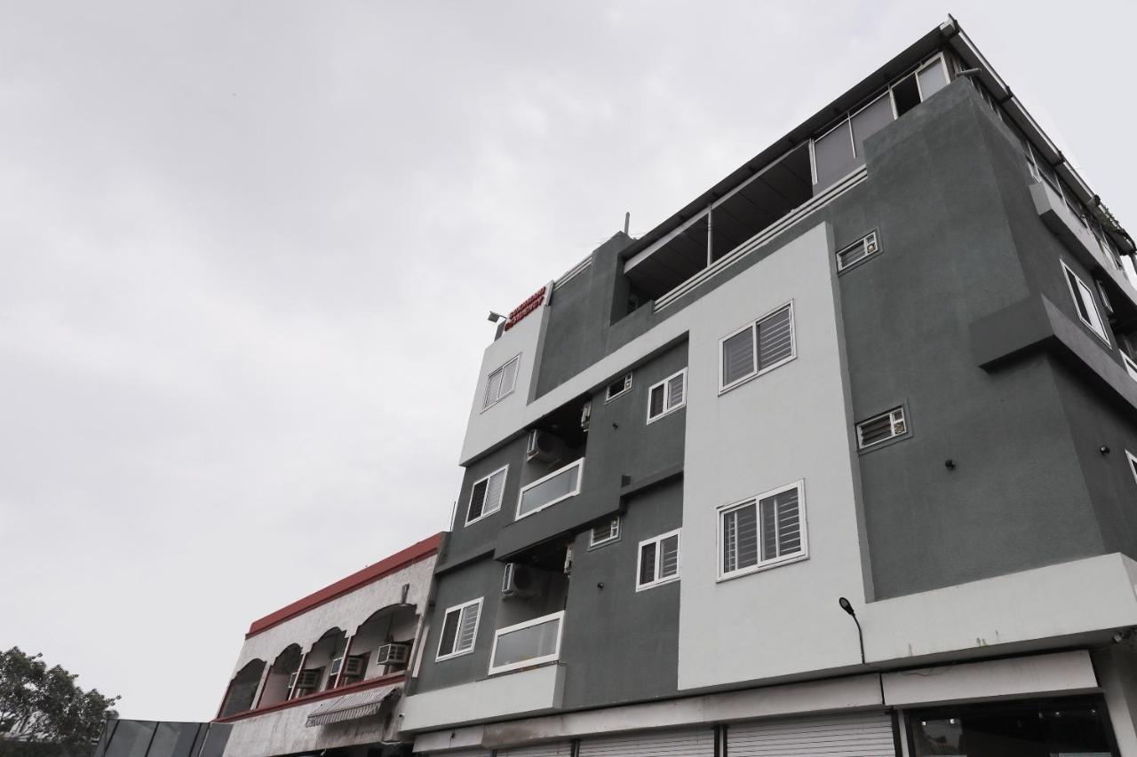 Oyo 60577 Sukhmani Residency Hotell Indore Exteriör bild