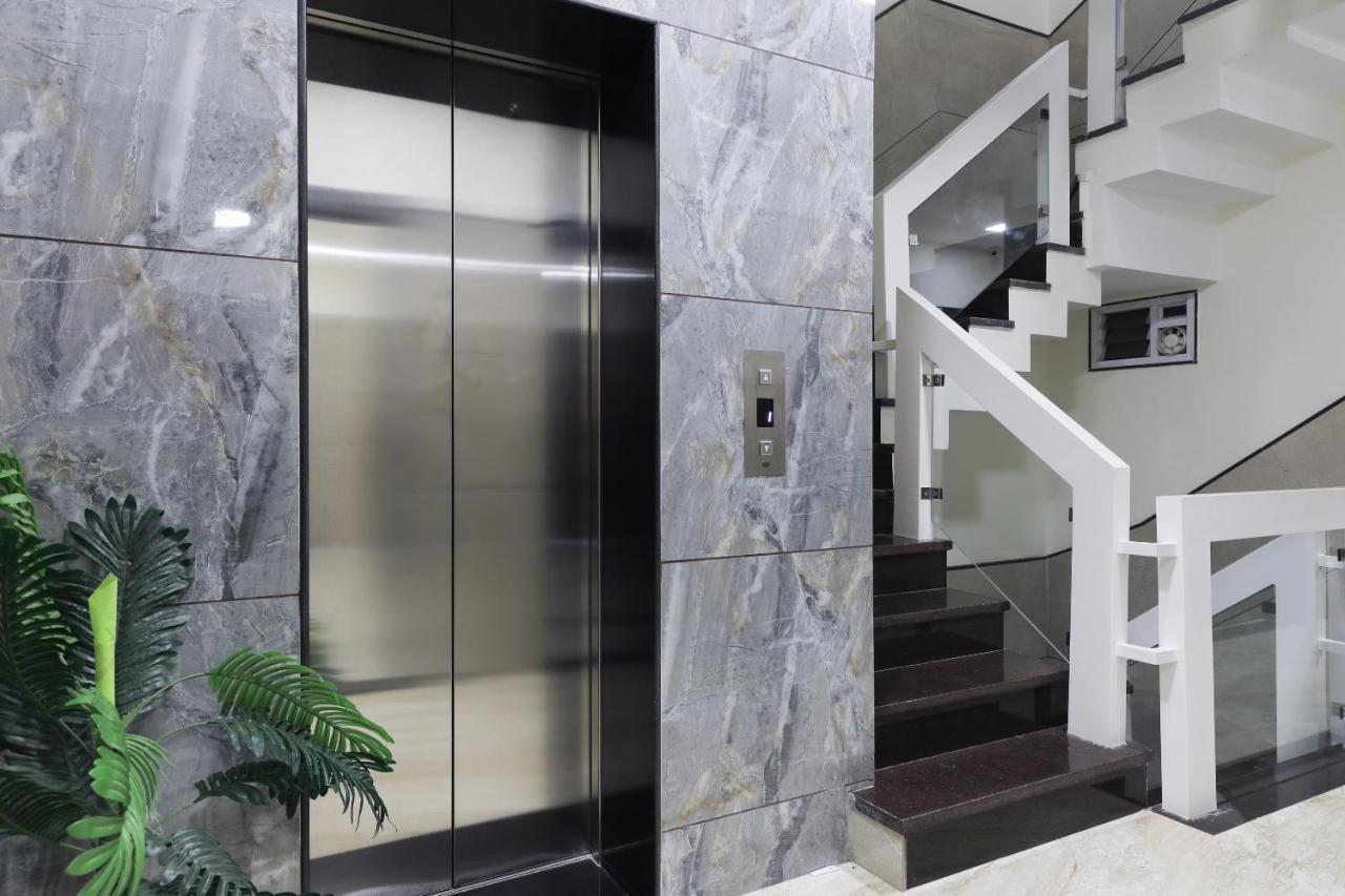 Oyo 60577 Sukhmani Residency Hotell Indore Exteriör bild