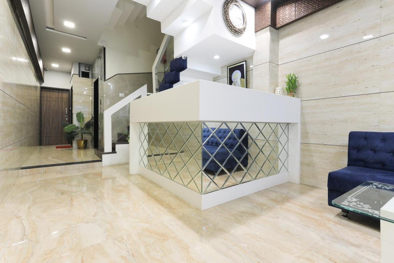 Oyo 60577 Sukhmani Residency Hotell Indore Exteriör bild